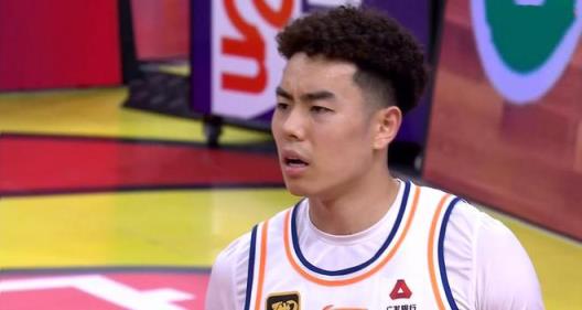 上海男籃7分惜敗浙江男籃，李添榮22+5力挽狂瀾