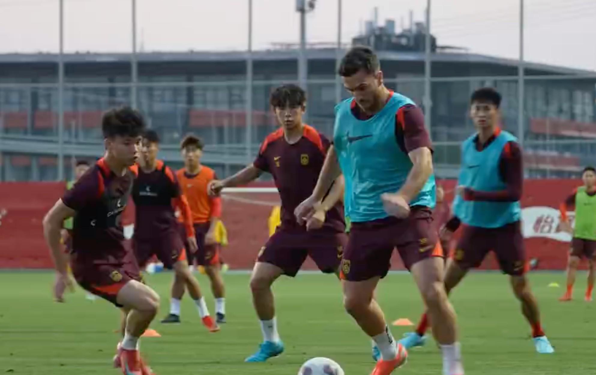 記者批評國足教練集訓：此前兩次失敗仍堅持，無比賽刺激便無狀態(tài)