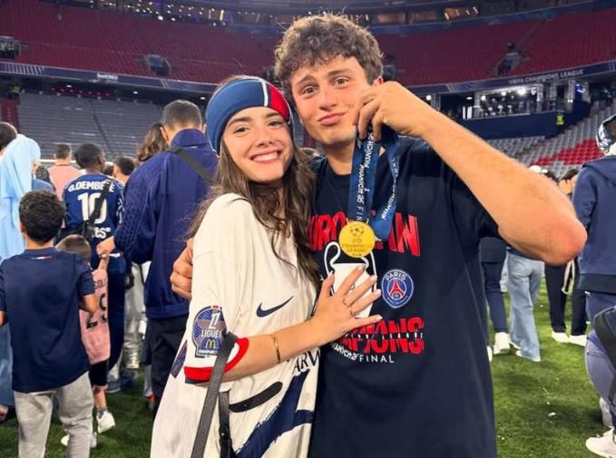 女友為若昂-內維斯慶賀：你創(chuàng)造了歷史，我為你感到無比自豪