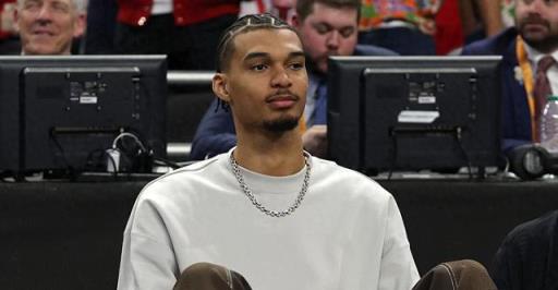 阿里納斯預(yù)測(cè)文班亞馬下賽季將獲DPOY并帶領(lǐng)馬刺進(jìn)入季后賽