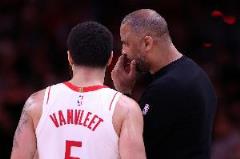 薪資專家：建議火箭用8000萬續(xù)約范弗里特 新合同或改變球隊(duì)操作策略