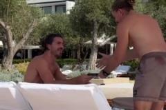 太陽報：格拉利什度假時被網(wǎng)紅整蠱，替陌生人付賬單