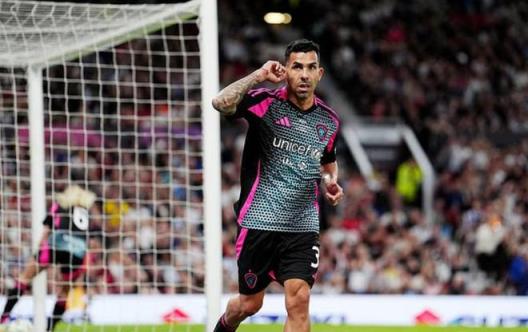 特維斯重返老特拉福德慈善賽轟四球全場狂噓