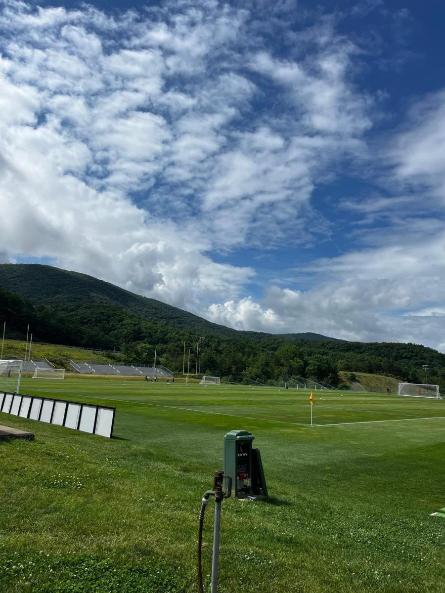 尤文在西弗吉尼亞州小鎮(zhèn)訓(xùn)練，當(dāng)?shù)厝丝趦H5000人