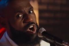 詹姆斯發(fā)“退役”視頻完整版：跨界演繹廚師、理發(fā)師與歌手