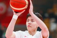 楊舒予首節(jié)高效輸出：4投3中三分1中砍下7分1板