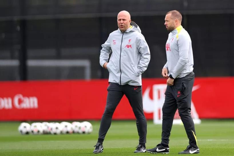 鏡報：斯洛特尋求新助理教練，庫伊特等三人入選候選名單