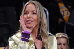 巴斯家族的謹慎經(jīng)營理念或使湖人成為更具威脅的球隊