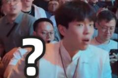 楊瀚森16順位被選中瞬間表情驚呆，網(wǎng)友直呼出鏡表情包！