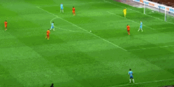 第59分鐘，何超失誤回傳踢進(jìn)自家球門，云南1-1河南