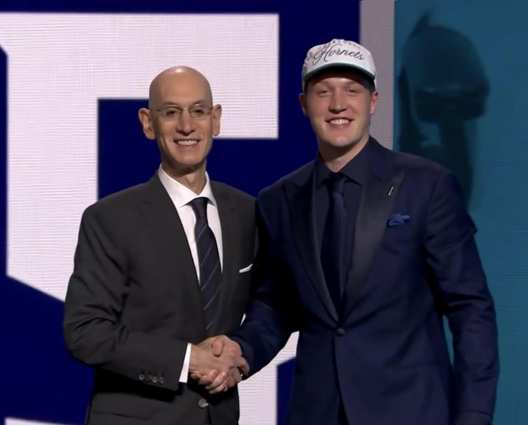 2025年NBA選秀大會(huì)：黃蜂隊(duì)第四順位選中杜克大學(xué)球員克努佩爾