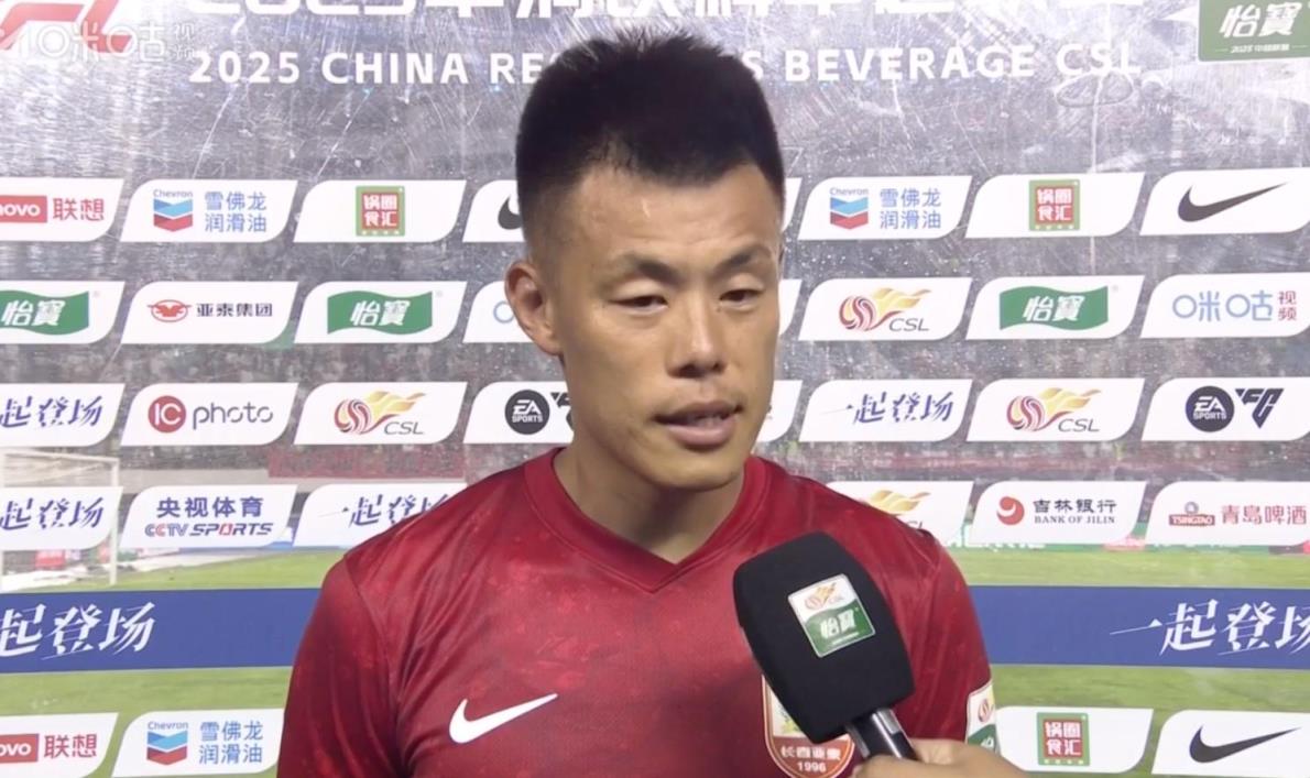 譚龍：蘇亞雷斯助力團(tuán)隊(duì)進(jìn)步，訓(xùn)練強(qiáng)度高，我們正不斷成長(zhǎng)