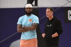 媒體人：詹姆斯若離隊，聯(lián)盟難尋愿意收容他的球隊