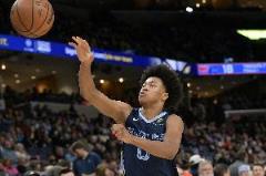 韋爾斯復(fù)出砍20分4籃板3助攻1搶斷