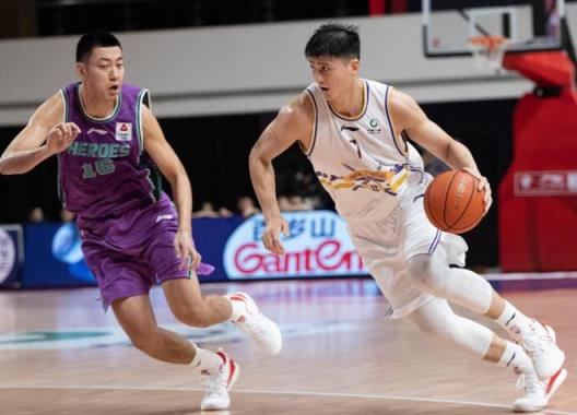 俞長(zhǎng)棟正式加盟寧波男籃，上賽季場(chǎng)均1.4分1.7籃板