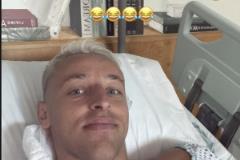 心態(tài)不錯(cuò)！弗拉泰西術(shù)后調(diào)侃：曾請(qǐng)求治治我的腳，但醫(yī)生無(wú)能為力