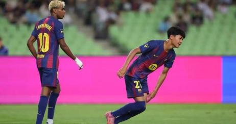 每體：小將德羅閃耀登場(chǎng)，為巴薩亞洲行添彩