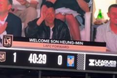 球場(chǎng)宣洛杉磯FC主場(chǎng)大屏幕寫(xiě)著:歡迎孫興慜！洛杉磯FC前鋒
