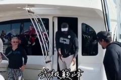 “籃球之神的氣場(chǎng)～邁克爾喬丹釣魚歸來(lái)引現(xiàn)場(chǎng)轟動(dòng)”