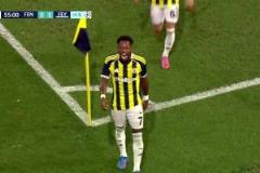 平地驚雷弗雷德世界波破死角，費(fèi)內(nèi)巴切總比分反超費(fèi)耶諾德！