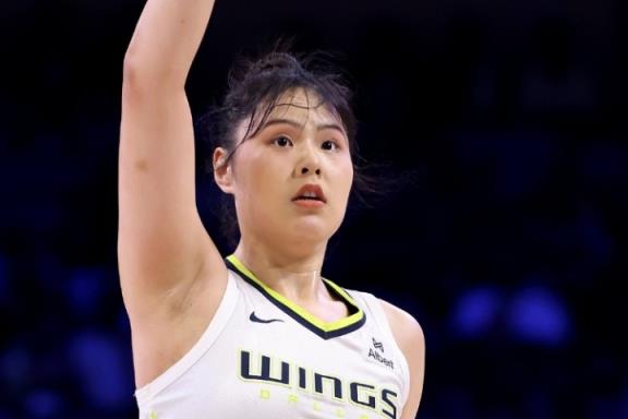 佩奇贊李月汝：她在場(chǎng)上表現(xiàn)亮眼 三分球同樣出色