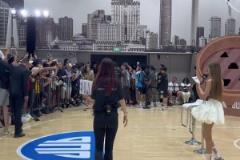 杰倫-威廉姆斯中國(guó)行活動(dòng)，周玲安帶領(lǐng)球迷們高喊“J-DUB”