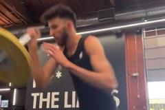 你們別看切特瘦，身上還是有肌肉的！