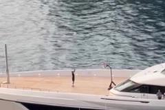 多少人夢(mèng)寐以求生活威少攜妻度假在超豪華游艇球場(chǎng)上訓(xùn)練~~