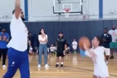 唐斯訓(xùn)練課瘋狂蓋帽小朋友“看得出來(lái)玩得很開心”