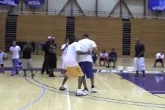 2011年籃球訓練營，科比與一位球迷粉絲的單挑，各種教你做人