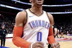 最后這個扭屁股是什么意思？球員底角空位沒接到傳球，然后……