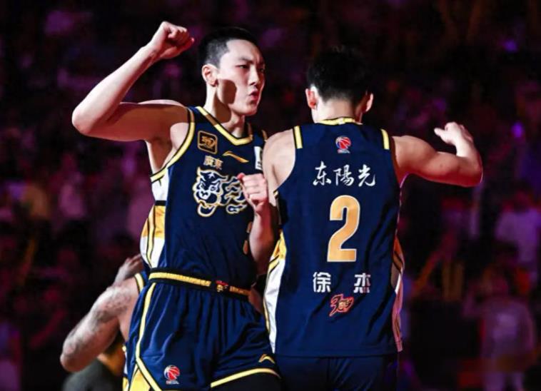 達(dá)成交易后廣東陣容豪華了！三五號(hào)位補(bǔ)強(qiáng)，這不得沖擊好成績？