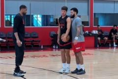 謝潑德的暑期特訓(xùn)！范弗里特與小謝共練 不忘指導(dǎo)一番