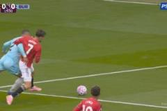 英超官方釋疑曼聯(lián)點球取消：主裁回看確認(rèn)沃克未犯規(guī)