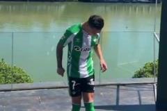 可惜沒來個轉(zhuǎn)圈！安東尼在歡迎會上大秀球技