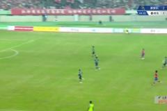 藝高人膽大！淮安隊(duì)球員選擇半場(chǎng)吊門(mén)，還好泰州隊(duì)門(mén)將注意力集中