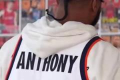 子承父業(yè)！基揚(yáng)與老爹甜瓜同穿雪城大學(xué)球衣拍攝雜志封面！