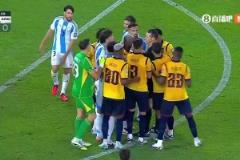 阿根廷十人作戰(zhàn)！奧塔門迪背后推人破壞單刀，主裁判將其紅牌罰下