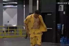 名場面！威少秀八塊腹肌入場，巴克利演播廳立馬做仰臥起坐！