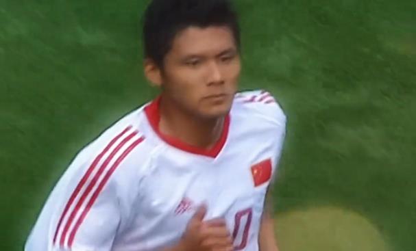 楊晨：小時(shí)候踢球受父親影響，我實(shí)現(xiàn)了他的足球夢(mèng)想