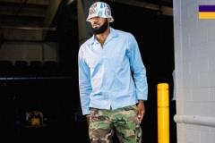 湖人官推曬賽前入場(chǎng)照：清爽穿搭亮相奧蘭多