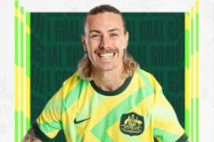 對位處刑！杰克遜-歐文德甲主力中場+隊(duì)長怒搶斷黃政宇兜射破門