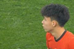 18歲王鈺棟國足首秀邊路1v2+精準(zhǔn)傳中造殺機(jī)