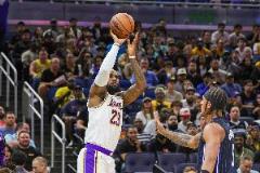 主場迎戰(zhàn)湖人！魔術(shù)創(chuàng)隊(duì)史新紀(jì)錄：本場觀戰(zhàn)人數(shù)達(dá)19598