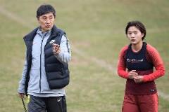 王霜回應賈秀全“茶葉?！保翰恍枰I，是他送我們喝