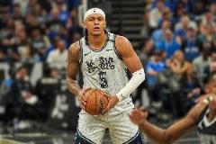 班凱羅：末段防守出色，歸功于球隊后衛(wèi)，他們讓三球打得艱難