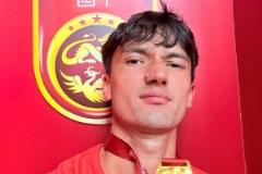 木塔力甫社媒曬奪冠瞬間：珍視每一刻，如珍視生命