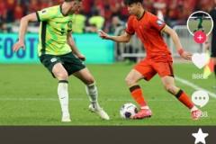 王鈺棟曬國足首秀照引熱議 蒯紀(jì)聞暖心留言“太愛你了兄弟”