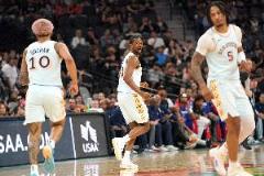 籃筐加蓋！馬刺半場(chǎng)45投34分 巴恩斯7中1卡斯?fàn)?中0