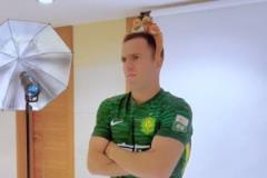 塞爾吉尼奧國(guó)安首秀在即，博主曝光其一個(gè)月前標(biāo)準(zhǔn)照拍攝花絮